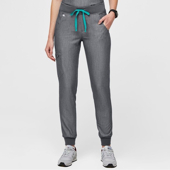 Figs Pants - FIGS Petite Zamora Jogger Scrub Pants in graphite